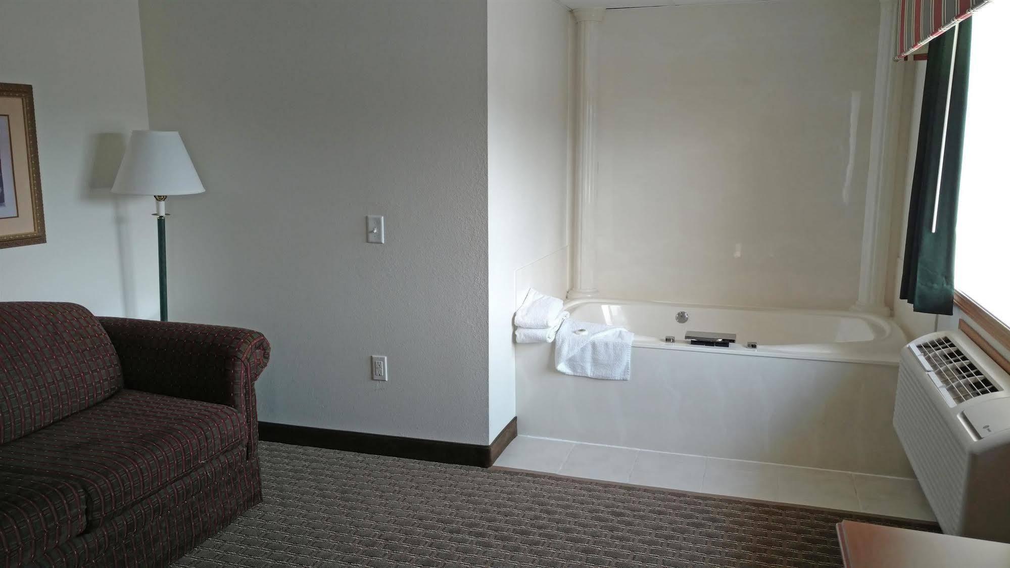 Americas Best Value Inn Annandale Buitenkant foto