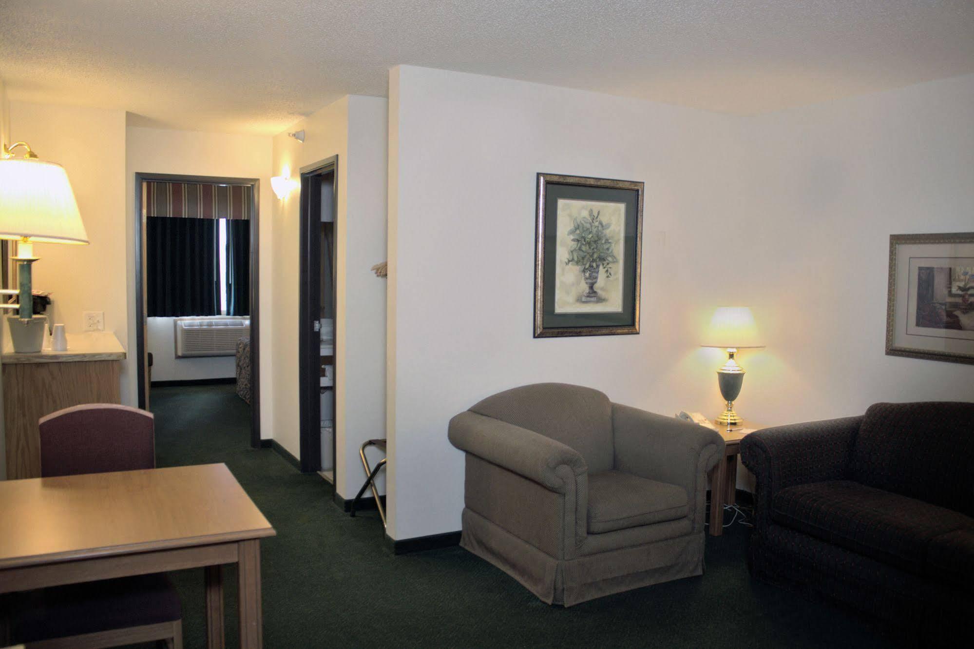 Americas Best Value Inn Annandale Buitenkant foto