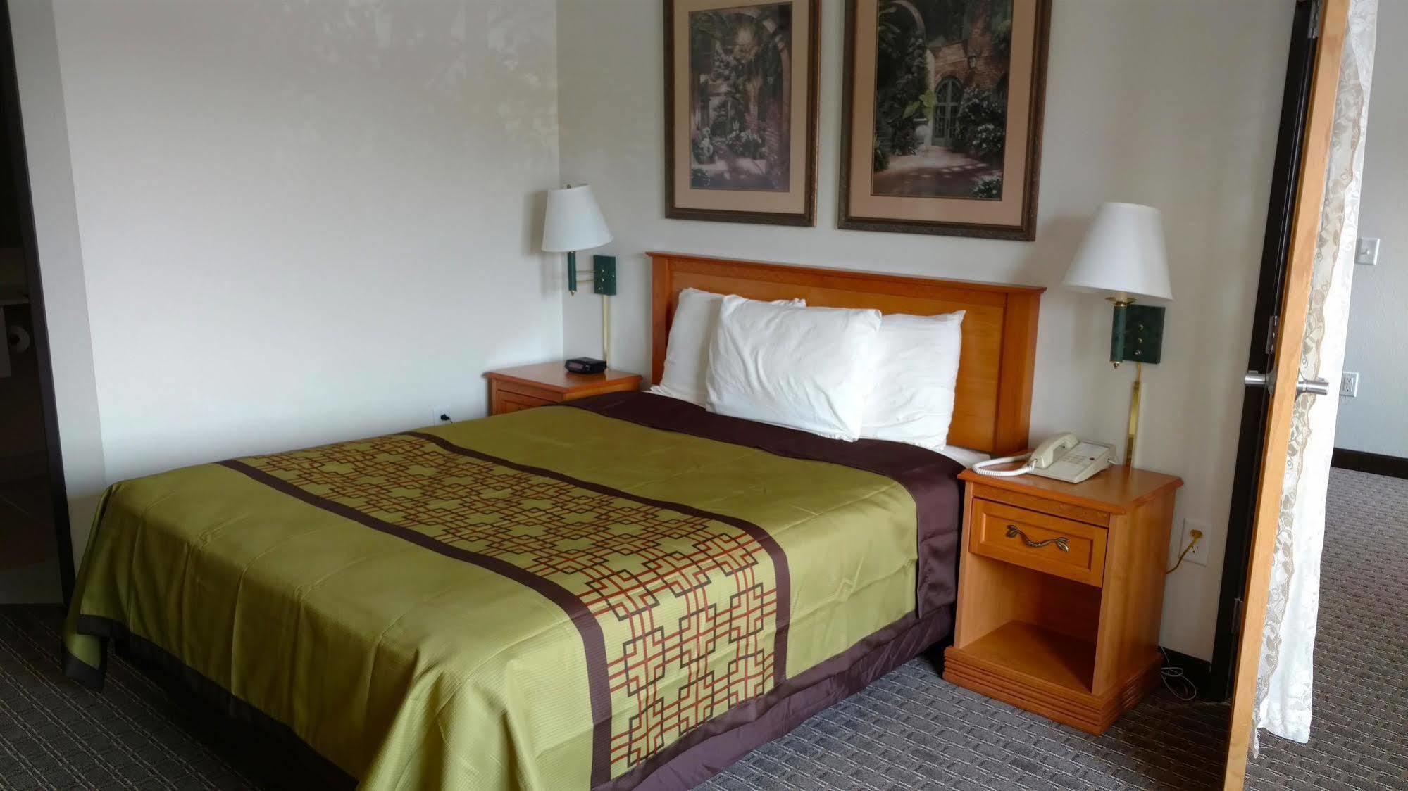 Americas Best Value Inn Annandale Buitenkant foto